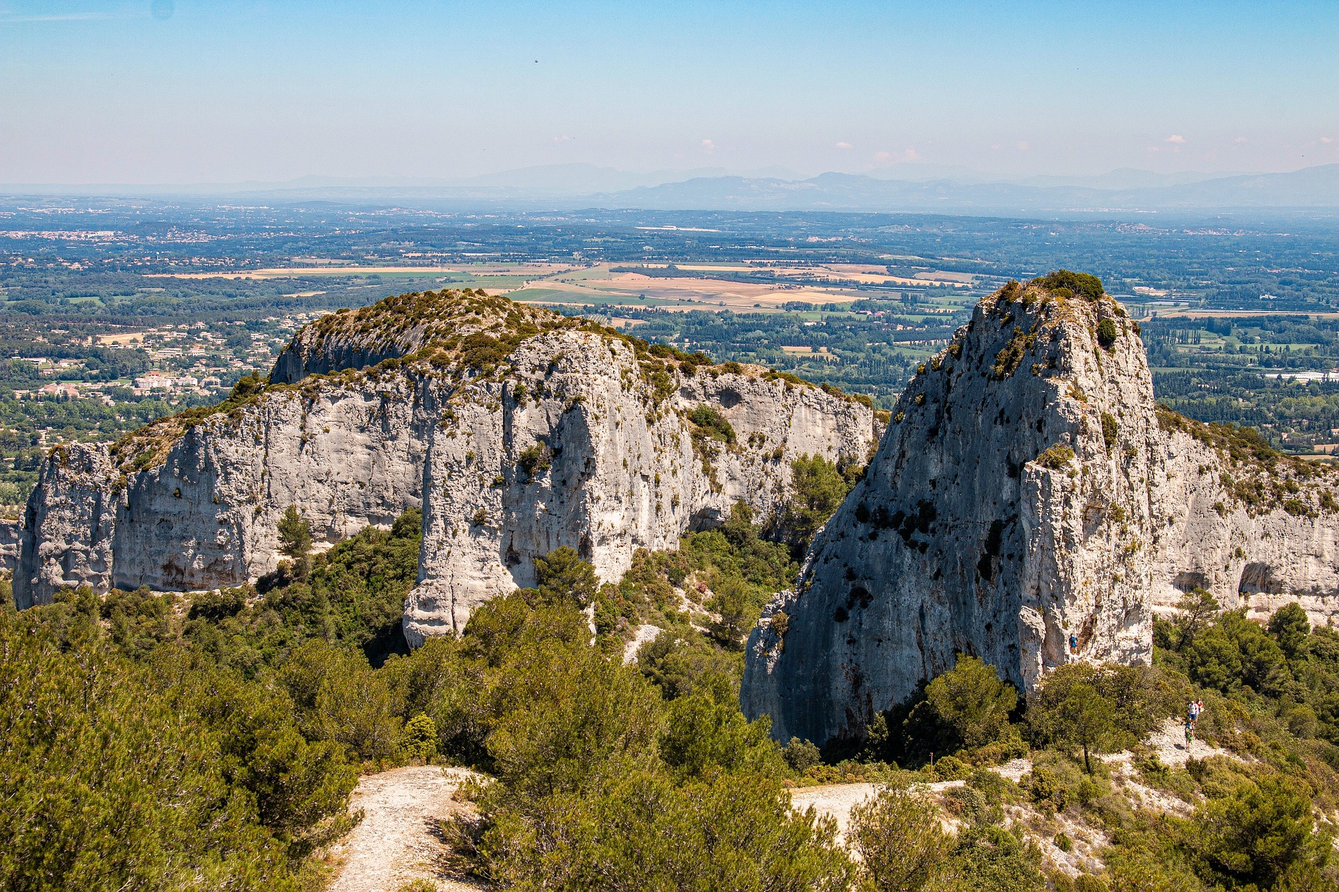 Alpilles Provence scenery mountain peaks