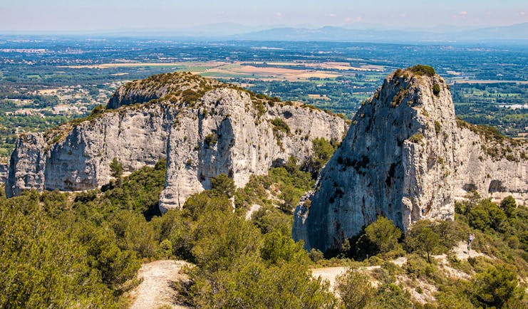 Alpilles Provence scenery mountain peaks